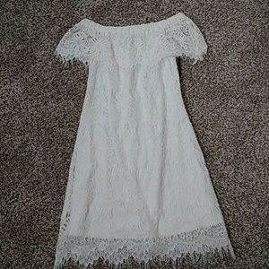 White lace off the shoulder dess